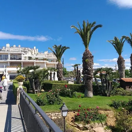 Apartment Comfortable In 58 M² Garden Roda de Bera