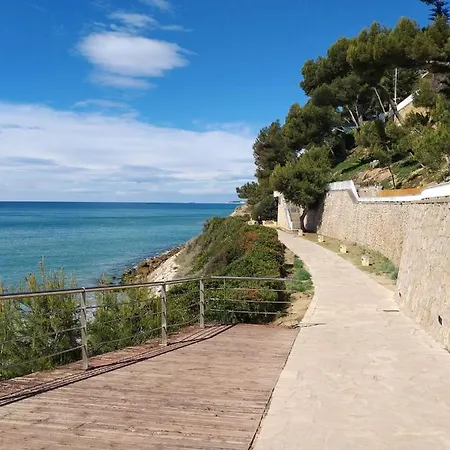 Comfortable In 58 M² Garden Apartment Roda de Bera