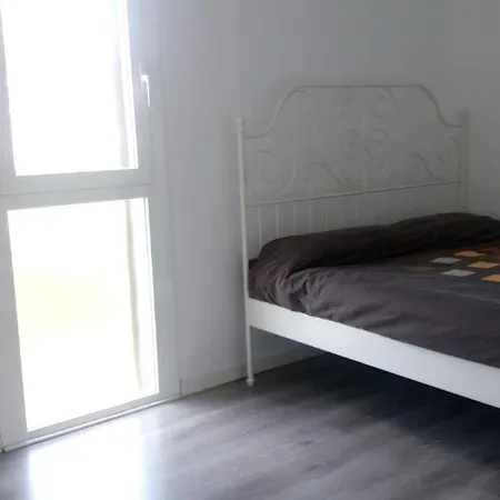 Comfortable In 58 M² Garden Apartment Roda de Bera